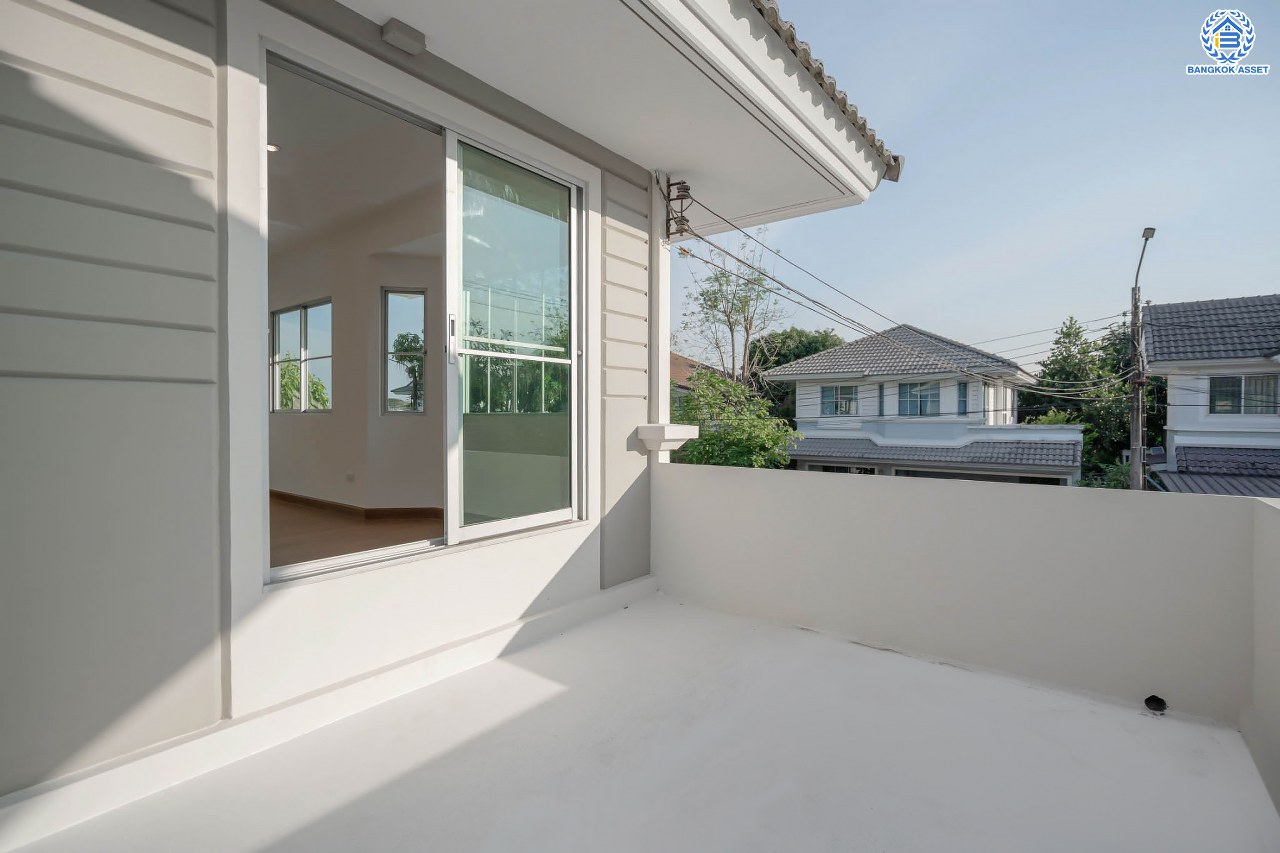 บ้านมือสองตกแต่งใหม่ โครงการ พฤกษ์ลดา1 บางใหญ่ บนเนื้อที่ 50 ตร.ว. ฟังก์ชัน 4 ห้องนอน (ห้องนอนชั้นล่าง 1 ห้อง) 2 ห้องน้ำ 2 ที่จอดรถ ทำเลเดินทางสะดวก เชื่อมต่อถนนกาญจนาภิเษก ใกล้รถไฟฟ้าสายสีม่วง "สถานีคลองบางไผ่" และทางด่วน "กาญจนาภิเษก"